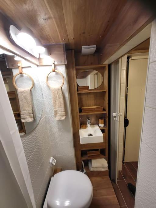 Appartement Studio 9m2 Champs Elysees Arc De Triomphe75008 Paris
